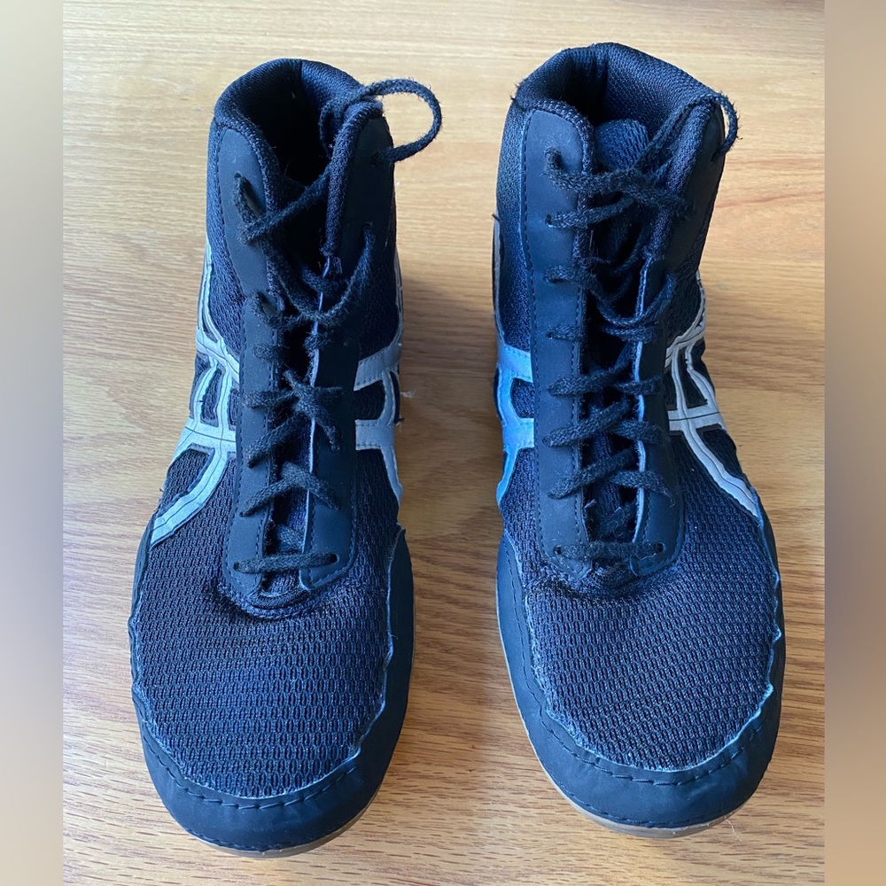 ASICS Men’s wrestling shoes size 9